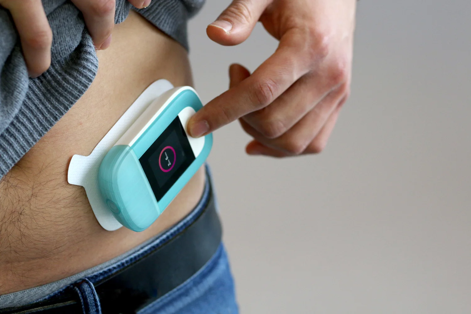 Sensile Medical micro-infusion pump worn on the body, being activated with a fingertip